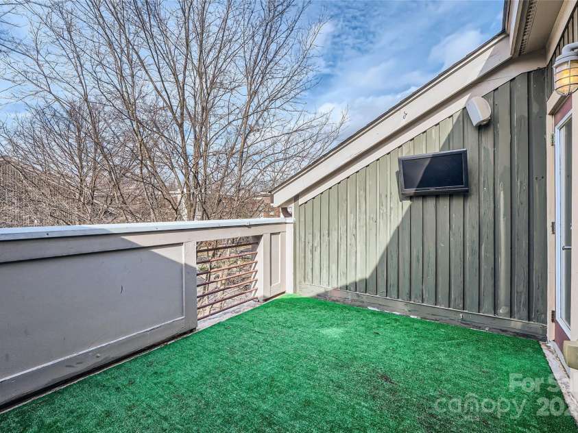 716 Alexander Street, Charlotte, NC 28202.  MLS# CAR4218300, YatesRealty ID 9710. 