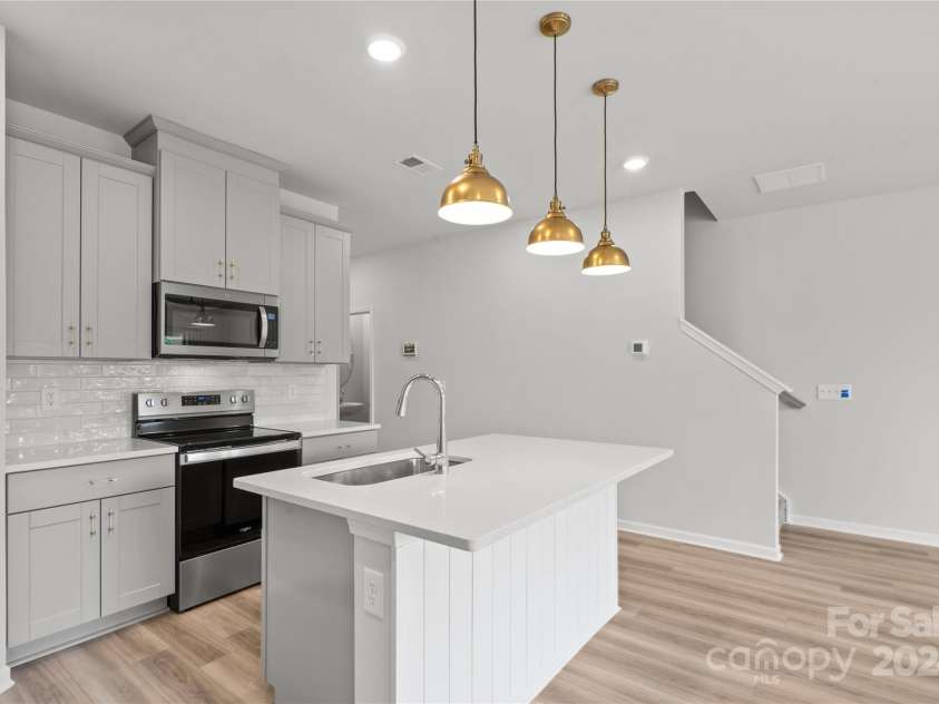 3850 County Down Avenue, Kannapolis, NC 28081.  MLS# CAR4147678, YatesRealty ID 9711. Kitchen island