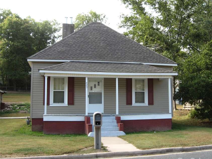 923 Efird Street, Albemarle, NC 28001.  MLS# CAR4325322, YatesRealty ID 9711. 