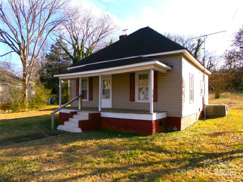 923 Efird Street, Albemarle, NC 28001.  MLS# CAR4325322, YatesRealty ID 9711. 