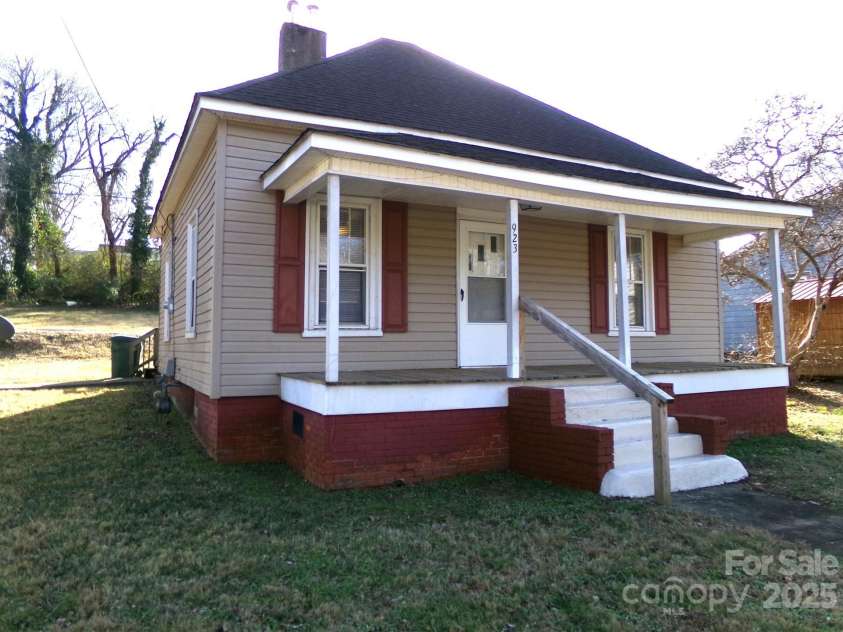 923 Efird Street, Albemarle, NC 28001.  MLS# CAR4325322, YatesRealty ID 9711. 
