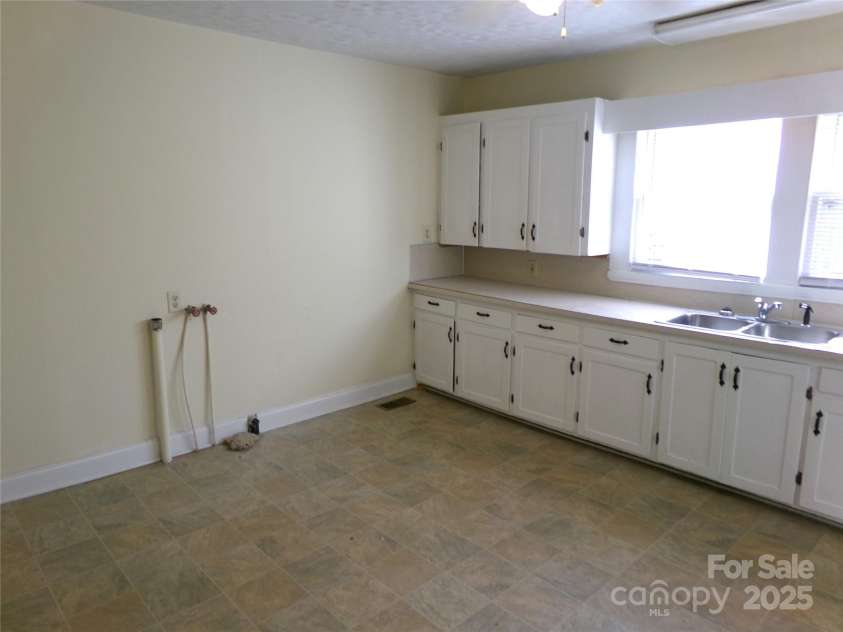 923 Efird Street, Albemarle, NC 28001.  MLS# CAR4325322, YatesRealty ID 9711. Room For Dining