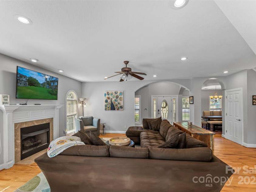 31 Helen Holcombe Way, Candler, NC 28715.  MLS# CAR4230409, YatesRealty ID 9712. 