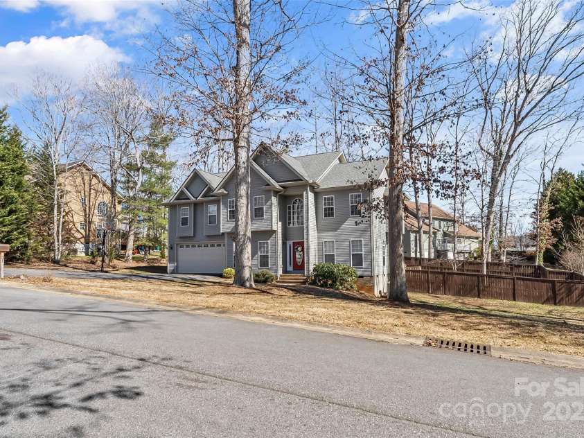 31 Helen Holcombe Way, Candler, NC 28715.  MLS# CAR4230409, YatesRealty ID 9712. 