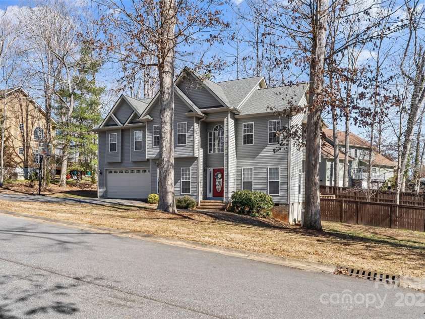 31 Helen Holcombe Way, Candler, NC 28715.  MLS# CAR4230409, YatesRealty ID 9712. 