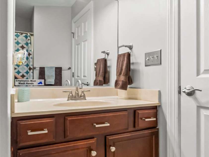 31 Helen Holcombe Way, Candler, NC 28715.  MLS# CAR4230409, YatesRealty ID 9712. Full Bathroom in Hall