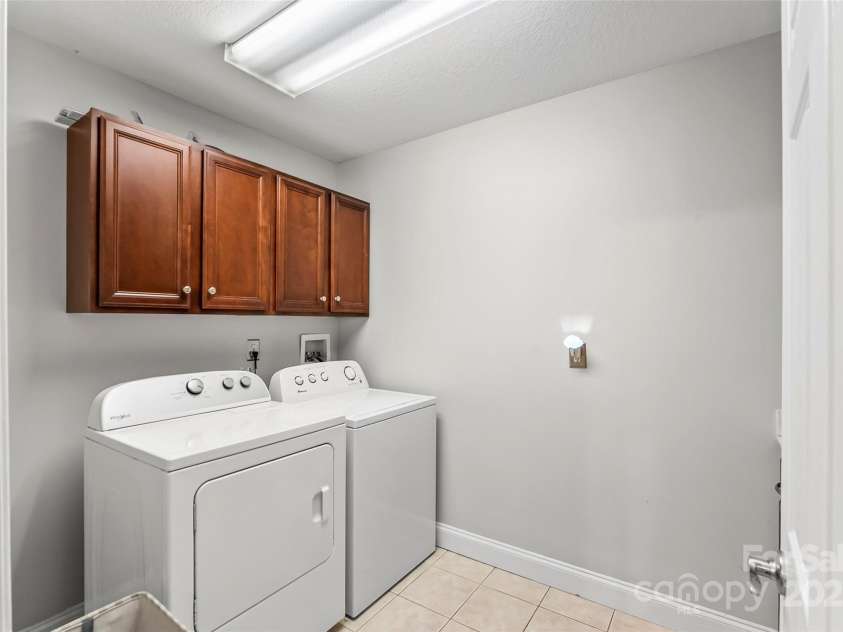 31 Helen Holcombe Way, Candler, NC 28715.  MLS# CAR4230409, YatesRealty ID 9712. Laundry Room with sink and cabinets
