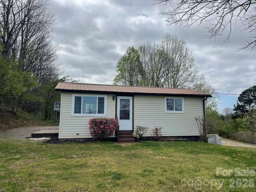 7686 Shoupes Grove Church Road, Hickory, NC 28602.  MLS# CAR4367978, YatesRealty ID 9713. 