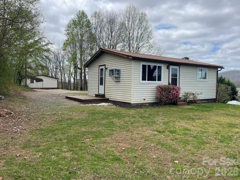 7686 Shoupes Grove Church Road, Hickory, NC 28602.  MLS# CAR4367978, YatesRealty ID 9713. 