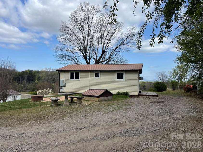 7686 Shoupes Grove Church Road, Hickory, NC 28602.  MLS# CAR4367978, YatesRealty ID 9713. 