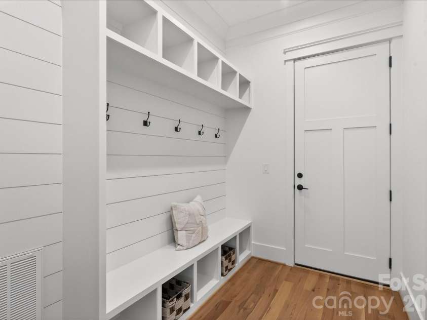1714 Seifert Circle, Charlotte, NC 28205.  MLS# CAR4351054, YatesRealty ID 9714. 