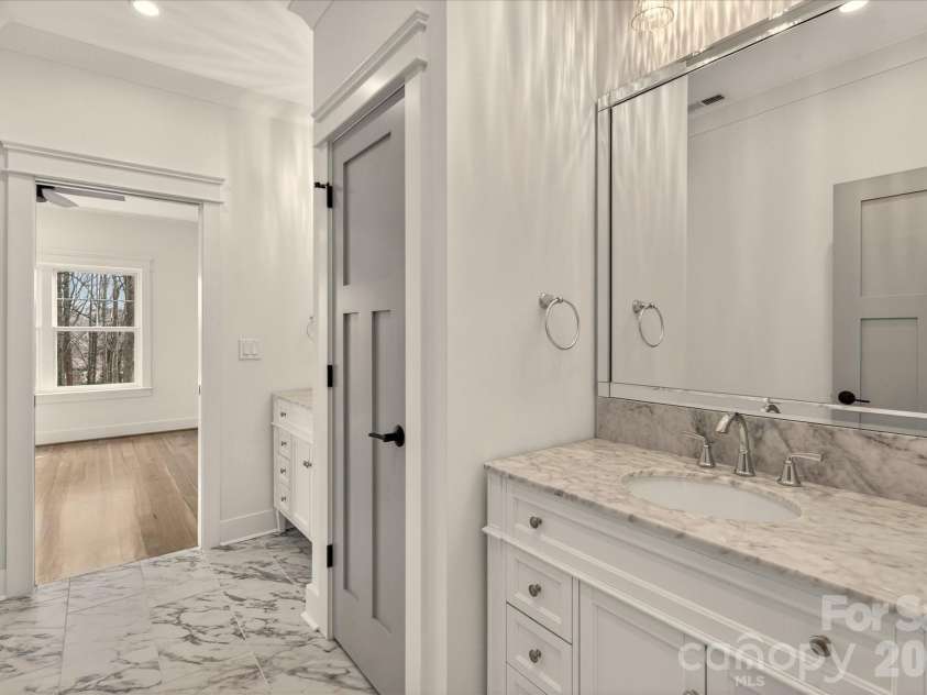 1714 Seifert Circle, Charlotte, NC 28205.  MLS# CAR4351054, YatesRealty ID 9714. 