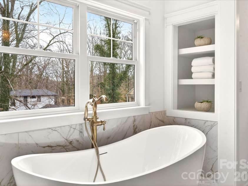 1714 Seifert Circle, Charlotte, NC 28205.  MLS# CAR4351054, YatesRealty ID 9714. 