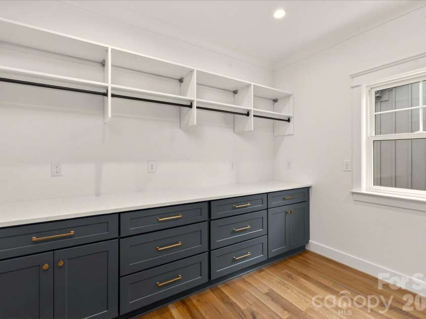 1714 Seifert Circle, Charlotte, NC 28205.  MLS# CAR4351054, YatesRealty ID 9714. Laundry
