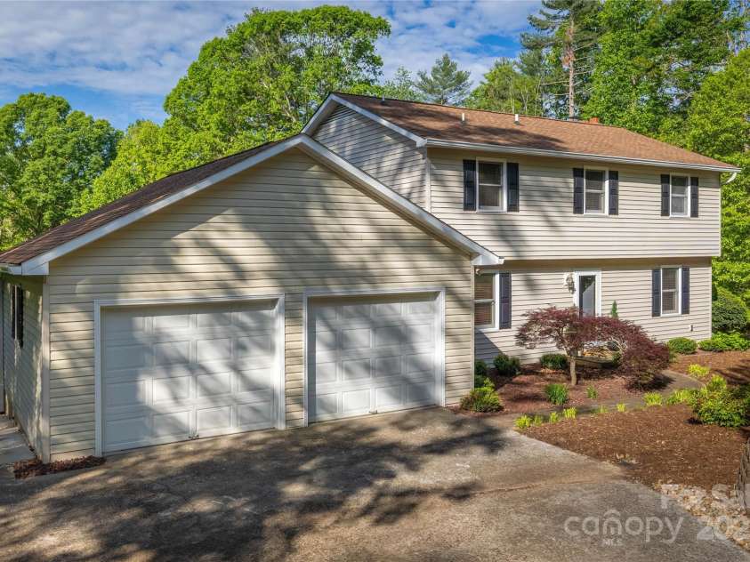 2894 Brookridge Drive, Valdese, NC 28690.  MLS# CAR4252042, YatesRealty ID 9714. 