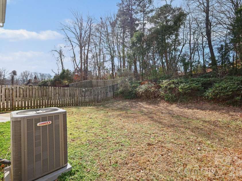 4527 Belmar Place Road, Charlotte, NC 28269.  MLS# CAR4346561, YatesRealty ID 9714. 