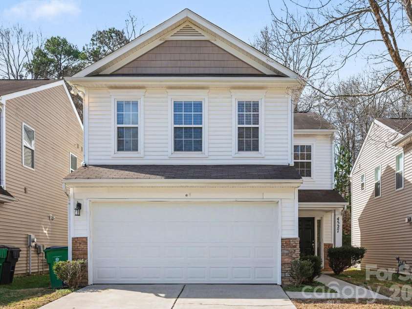 4527 Belmar Place Road, Charlotte, NC 28269.  MLS# CAR4346561, YatesRealty ID 9714. 