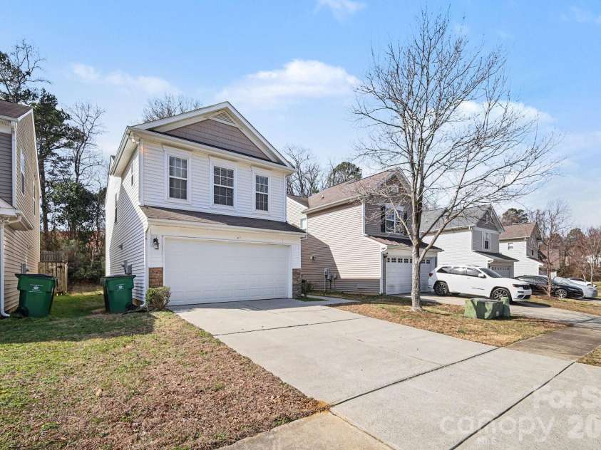 4527 Belmar Place Road, Charlotte, NC 28269.  MLS# CAR4346561, YatesRealty ID 9714. 