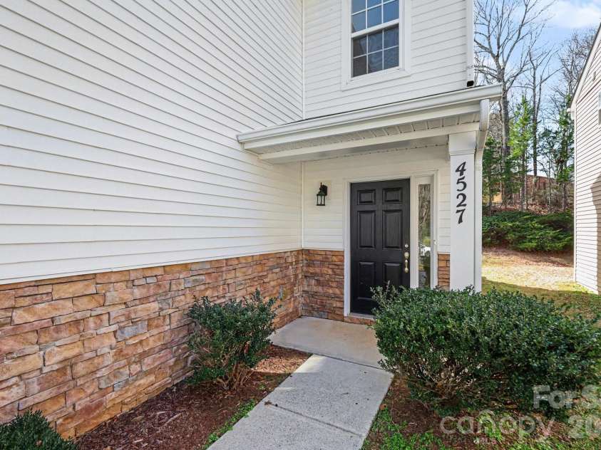 4527 Belmar Place Road, Charlotte, NC 28269.  MLS# CAR4346561, YatesRealty ID 9714. 