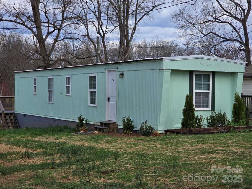 146 Riverview Boulevard, Lexington, NC 27292.  MLS# CAR4234839, YatesRealty ID 9716. 