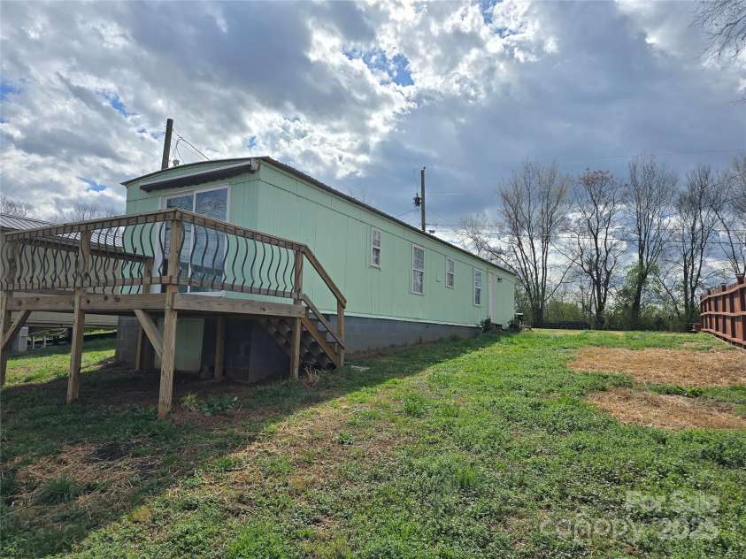 146 Riverview Boulevard, Lexington, NC 27292.  MLS# CAR4234839, YatesRealty ID 9716. 