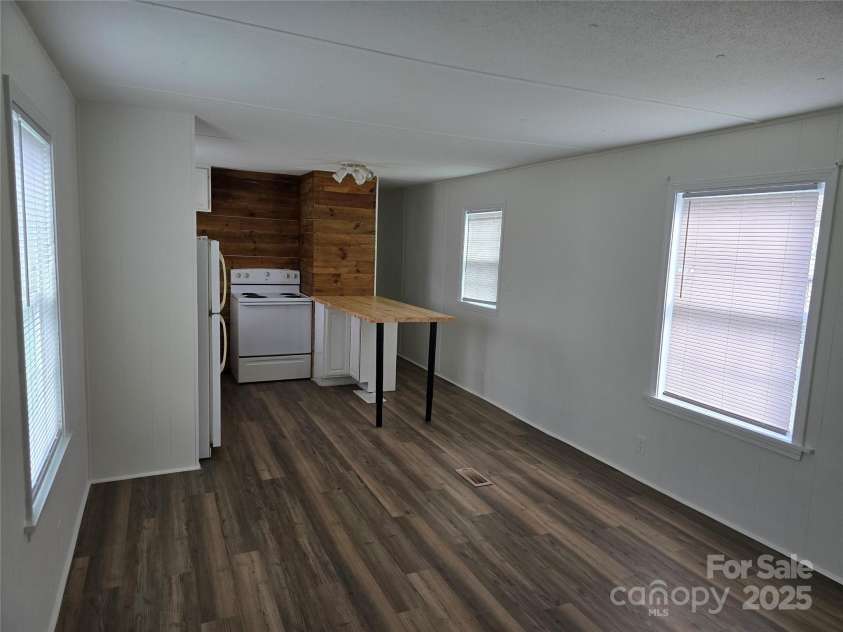 146 Riverview Boulevard, Lexington, NC 27292.  MLS# CAR4234839, YatesRealty ID 9716. 