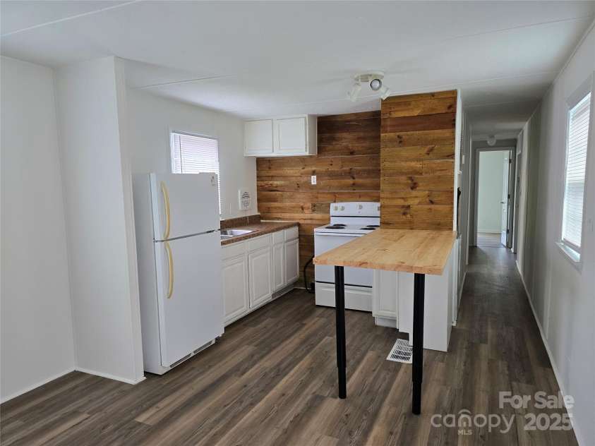 146 Riverview Boulevard, Lexington, NC 27292.  MLS# CAR4234839, YatesRealty ID 9716. 