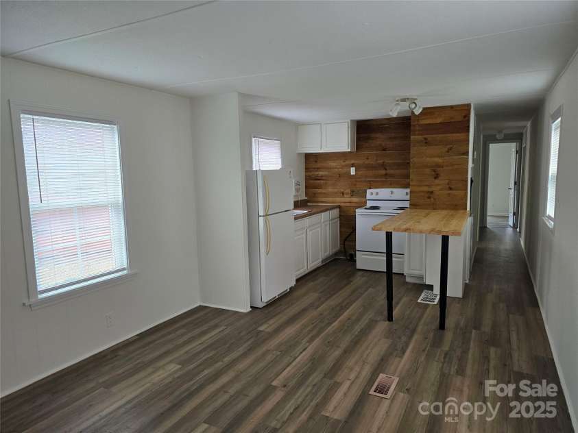 146 Riverview Boulevard, Lexington, NC 27292.  MLS# CAR4234839, YatesRealty ID 9716. 