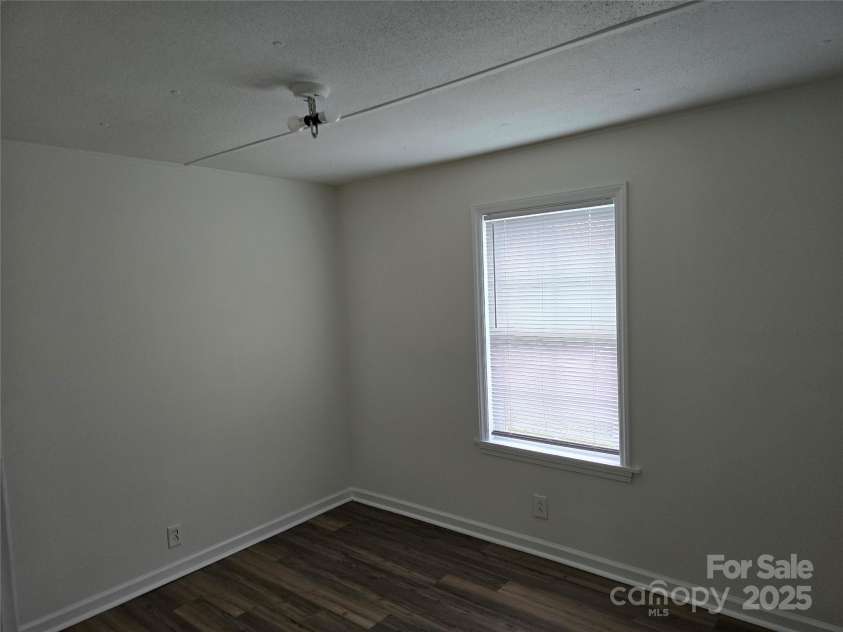 146 Riverview Boulevard, Lexington, NC 27292.  MLS# CAR4234839, YatesRealty ID 9716. 