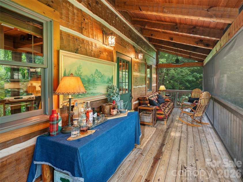 181 Grinnin Sun Road, Burnsville, NC 28714.  MLS# CAR4356361, YatesRealty ID 9717. 