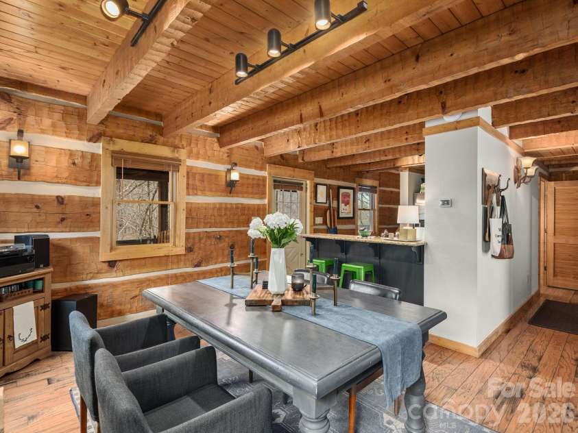 181 Grinnin Sun Road, Burnsville, NC 28714.  MLS# CAR4356361, YatesRealty ID 9717. 