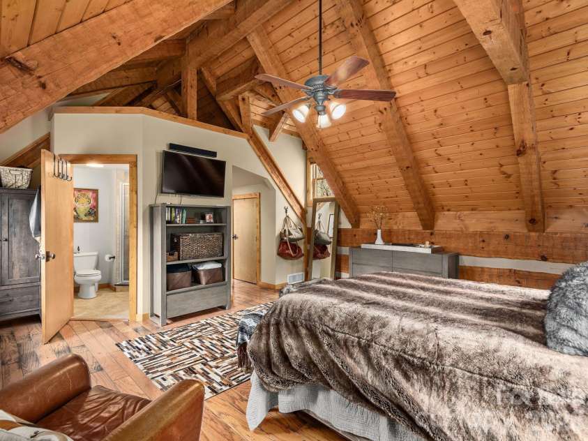 181 Grinnin Sun Road, Burnsville, NC 28714.  MLS# CAR4356361, YatesRealty ID 9717. 