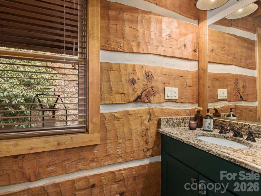 181 Grinnin Sun Road, Burnsville, NC 28714.  MLS# CAR4356361, YatesRealty ID 9717. 