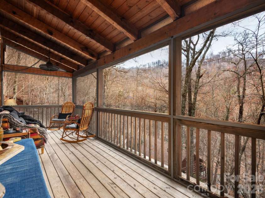 181 Grinnin Sun Road, Burnsville, NC 28714.  MLS# CAR4356361, YatesRealty ID 9717. 