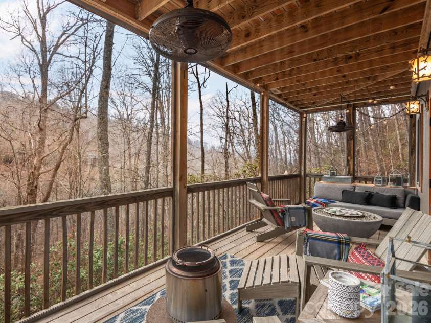 181 Grinnin Sun Road, Burnsville, NC 28714.  MLS# CAR4356361, YatesRealty ID 9717. 