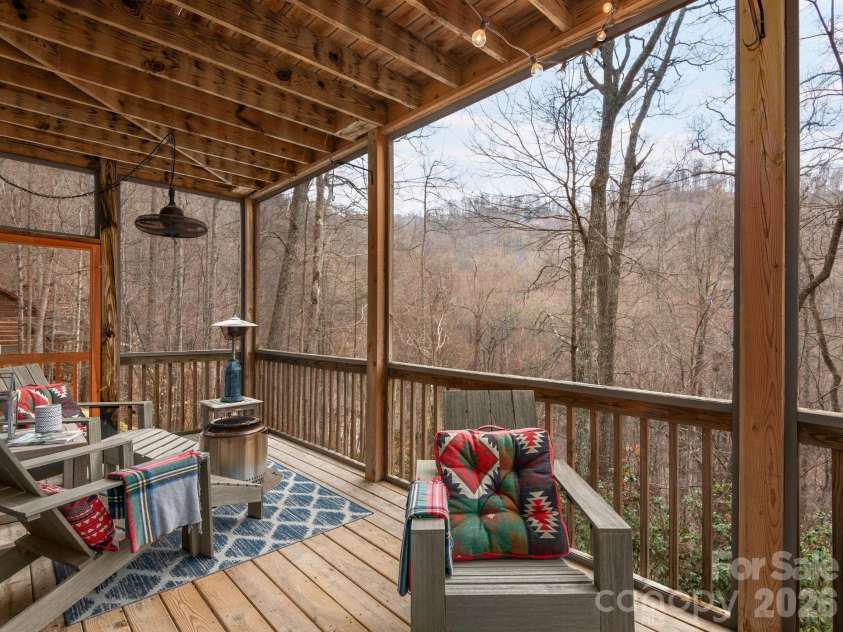 181 Grinnin Sun Road, Burnsville, NC 28714.  MLS# CAR4356361, YatesRealty ID 9717. 