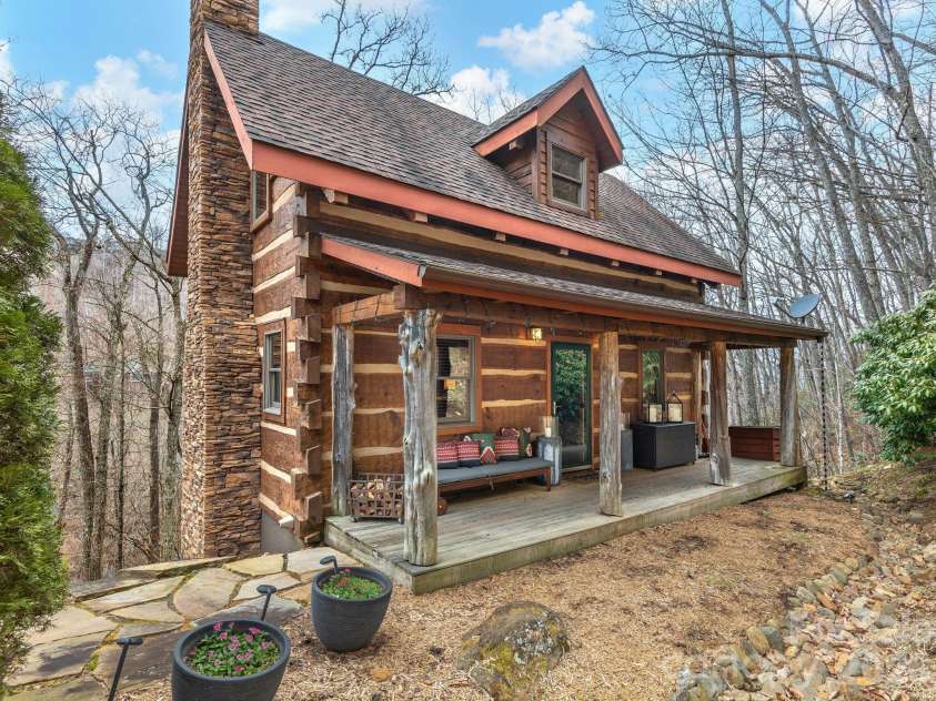 181 Grinnin Sun Road, Burnsville, NC 28714.  MLS# CAR4356361, YatesRealty ID 9717. 