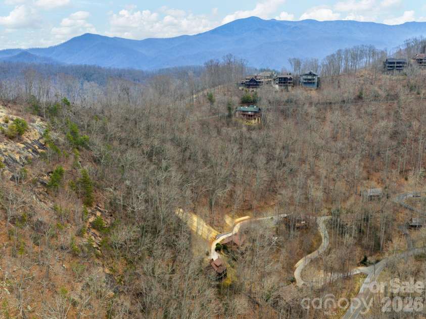 181 Grinnin Sun Road, Burnsville, NC 28714.  MLS# CAR4356361, YatesRealty ID 9717. 