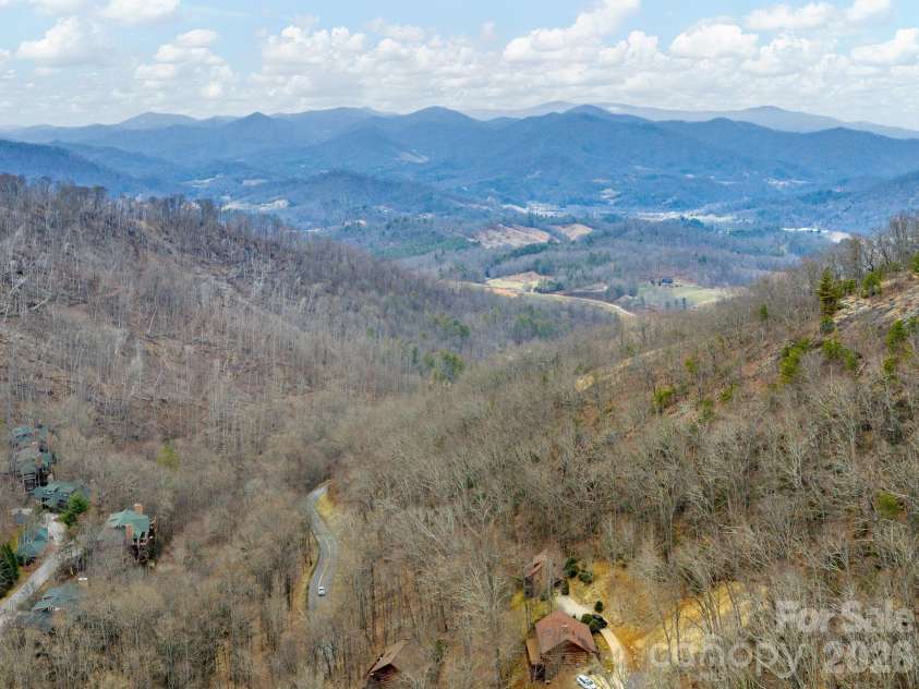 181 Grinnin Sun Road, Burnsville, NC 28714.  MLS# CAR4356361, YatesRealty ID 9717. 