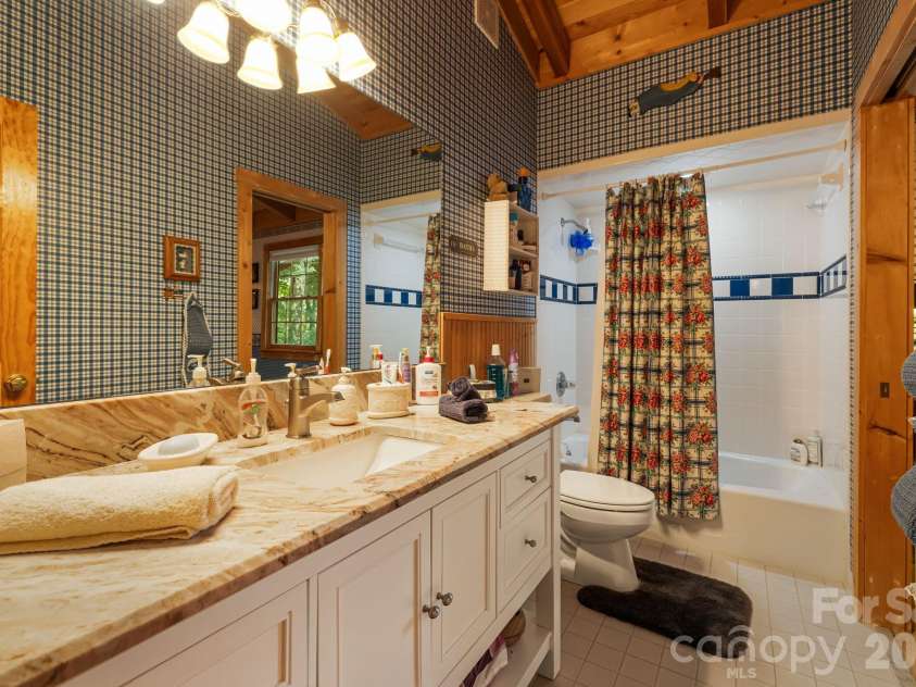 215 Goldenleaf Road, Mars Hill, NC 28754.  MLS# CAR4356364, YatesRealty ID 9718. Updated Guest Bath
