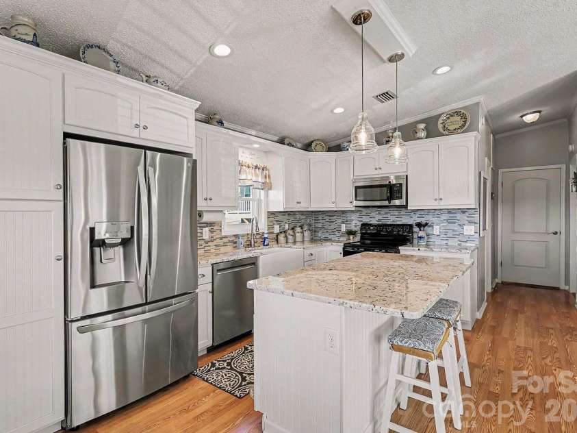 103 Oriole Road, New London, NC 28127.  MLS# CAR4335932, YatesRealty ID 972. Customer Kitchen Cabinetry, granite countertops, tile backsplash 