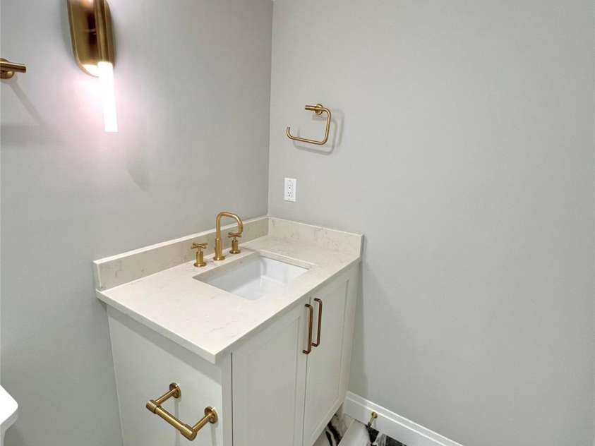 3100 Selwyn Avenue, Charlotte, NC 28209.  MLS# CAR4130767, YatesRealty ID 972. 