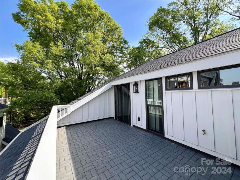 3100 Selwyn Avenue, Charlotte, NC 28209.  MLS# CAR4130767, YatesRealty ID 972. Photos from a completed home in Selwyn Walk.  Note subject is a different floor plan, added for illustrative purposes