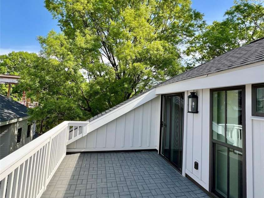 3100 Selwyn Avenue, Charlotte, NC 28209.  MLS# CAR4130767, YatesRealty ID 972. Photos from a completed home in Selwyn Walk.  Note subject is a different floor plan, added for illustrative purposes