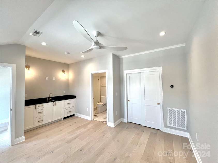 3100 Selwyn Avenue, Charlotte, NC 28209.  MLS# CAR4130767, YatesRealty ID 972. Photos from a completed home in Selwyn Walk.  Note subject is a different floor plan, added for illustrative purposes