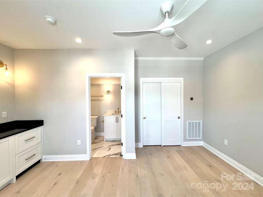 3100 Selwyn Avenue, Charlotte, NC 28209.  MLS# CAR4130767, YatesRealty ID 972. Photos from a completed home in Selwyn Walk.  Note subject is a different floor plan, added for illustrative purposes