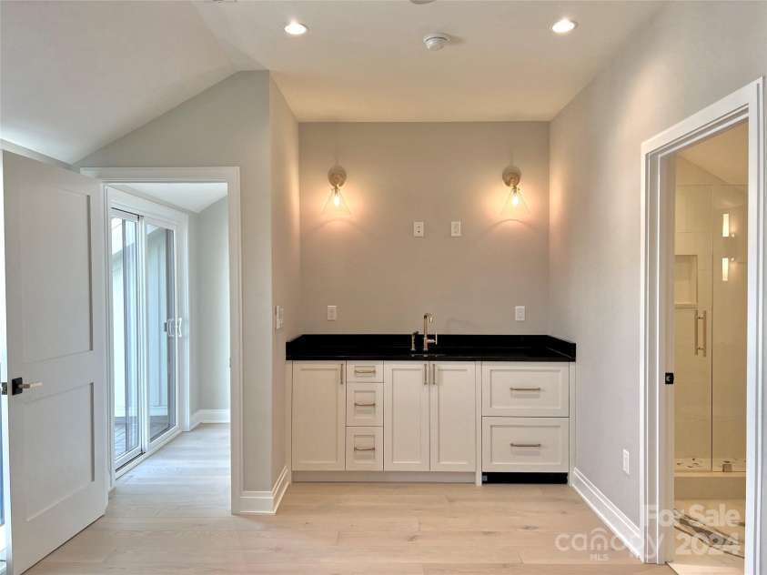 3100 Selwyn Avenue, Charlotte, NC 28209.  MLS# CAR4130767, YatesRealty ID 972. Photos from a completed home in Selwyn Walk.  Note subject is a different floor plan, added for illustrative purposes