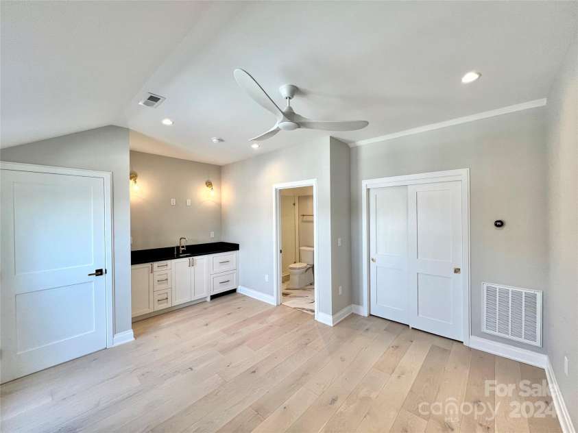 3100 Selwyn Avenue, Charlotte, NC 28209.  MLS# CAR4130767, YatesRealty ID 972. Photos from a completed home in Selwyn Walk.  Note subject is a different floor plan, added for illustrative purposes