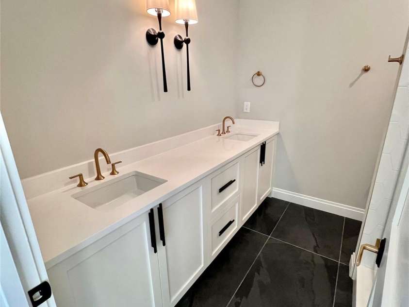 3100 Selwyn Avenue, Charlotte, NC 28209.  MLS# CAR4130767, YatesRealty ID 972. Photos from a completed home in Selwyn Walk.  Note subject is a different floor plan, added for illustrative purposes