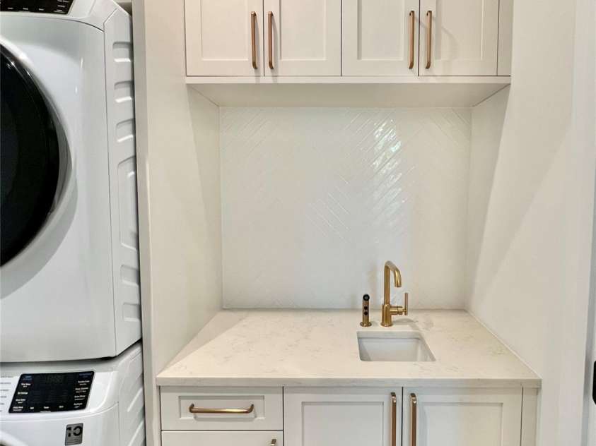 3100 Selwyn Avenue, Charlotte, NC 28209.  MLS# CAR4130767, YatesRealty ID 972. Photos from a completed home in Selwyn Walk.  Note subject is a different floor plan, added for illustrative purposes